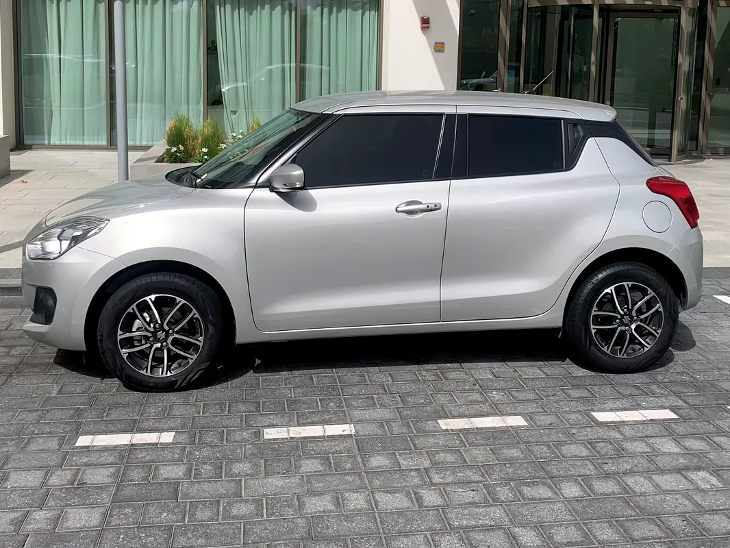 Suzuki Swift 2024 — photo 1 of 8