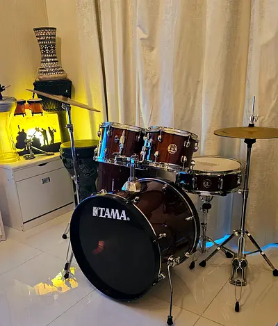 Tama Rhythm acoustic Drum Set with Cymbals and Hardware we have two colours black ⚫️ and blue 💙