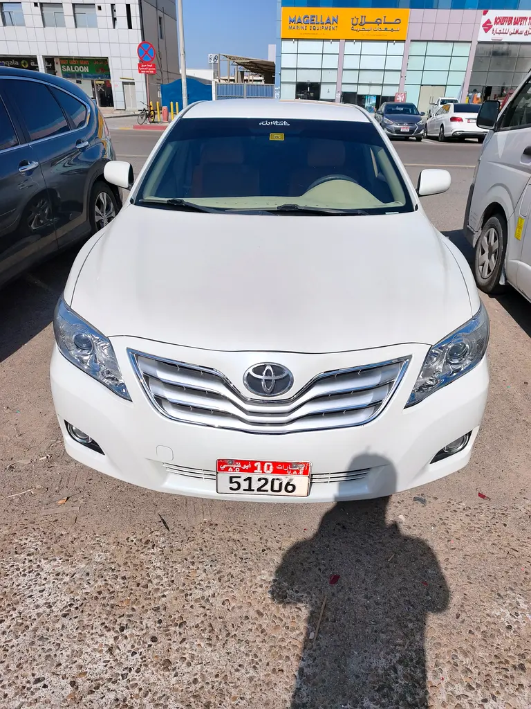 Toyota Camry 2010 — photo 1 of 8