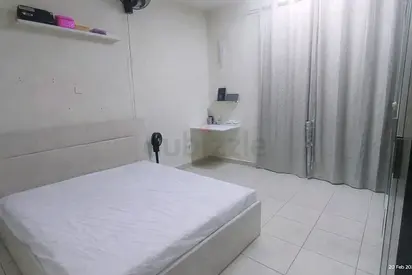Spacious room available for Indian couple or executive ladies near Garhoud metro