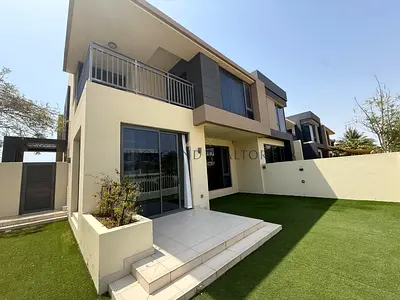 Vacant I Big Plot | 5BR+Maid | On the Green Belt