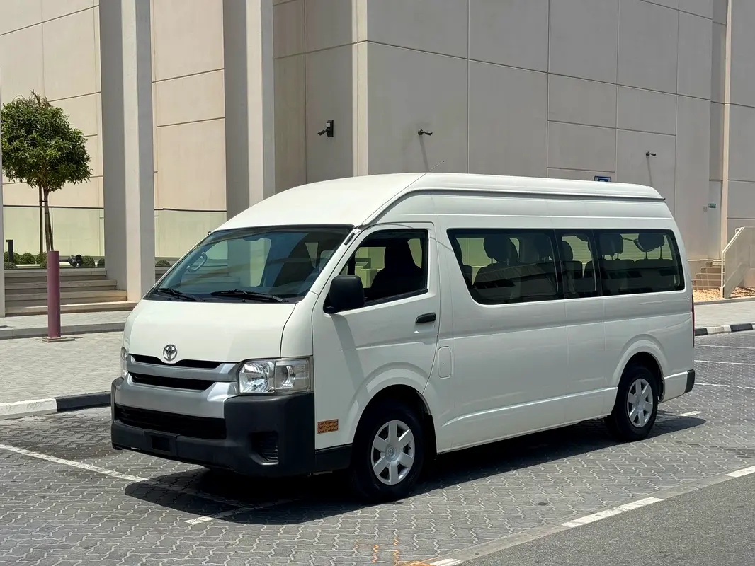 Toyota Hiace 2018 — photo 1 of 14