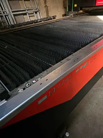 Laser cutting machine