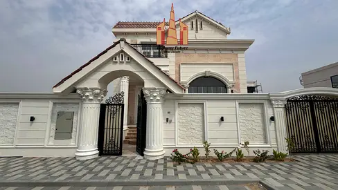 Luxurious 4BR Villa with Maidroom For Sale in Tilal city