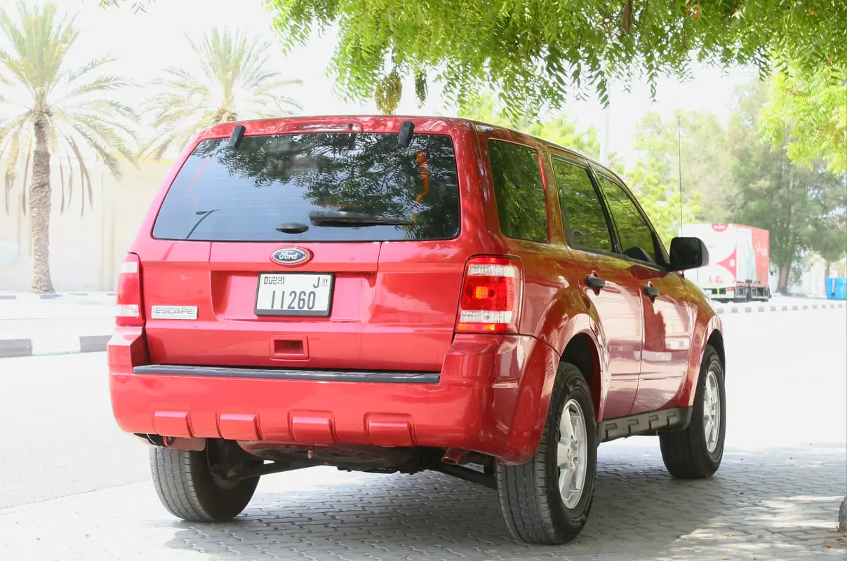 Ford Escape 2012 — photo 1 of 7