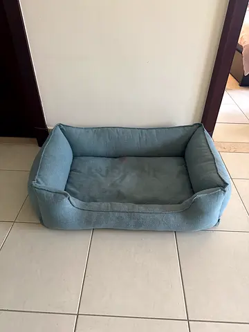 3 puppy beds  2 puppy cages