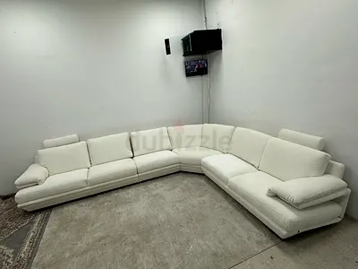 Like new condition Natuzzi brand corner sofa