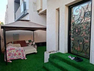 Townhouse for annual rent, 5 master bedrooms, spacious living room, large reception area, private garden, outdoor parking, excellent finishing.