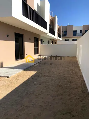 صفقة مضطربة | فيلا بأربع غرف نوم رئيسية | بدون رسوم خدمة | على زاوية كاملة | تشطيبات أنيقة | تصميم عصري | خصوصية كاملة | موقع مميز