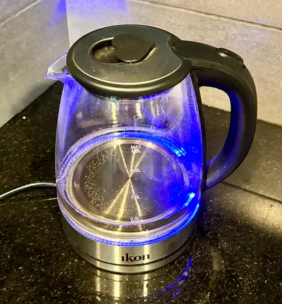 Ikon Glass Kettle for Sale – 30 AED | Majan