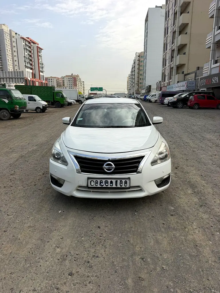 Nissan Altima 2014 — photo 1 of 19