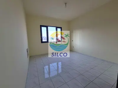 Studio with closed kitchen and wardrobes