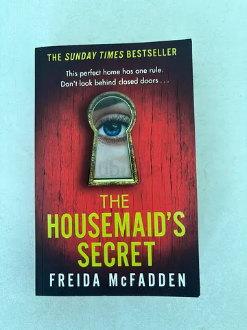 The Housemaids Secret by Freida McFadden - paperback (like new)
