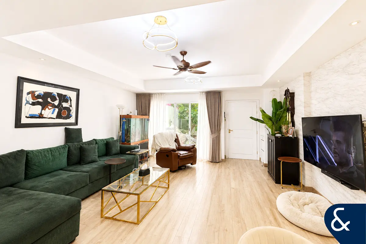 3 Bedroom Townhouse | VOT | Potential 4 Bed