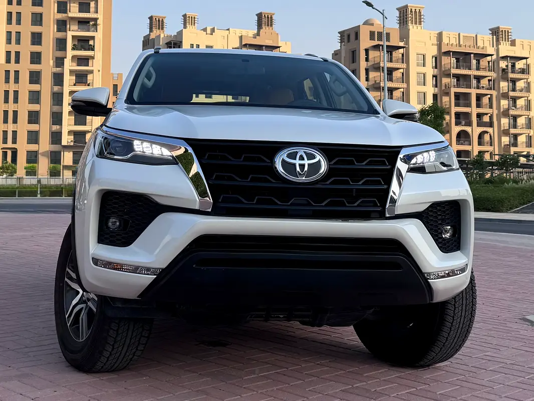 Toyota Fortuner 2026 — photo 1 of 11