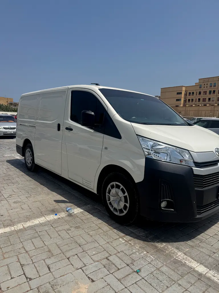 Toyota Hiace 2026 — photo 1 of 18