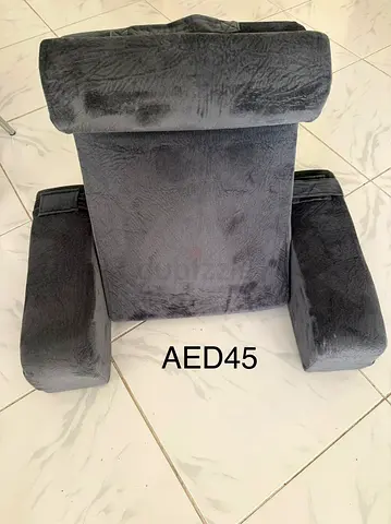 Foldable Plush Floor Chair with Armrests - Grey (AED 45)