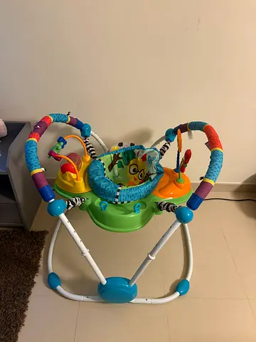 Baby jumper station