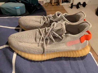 Tail light Adidas Yeezy size 46