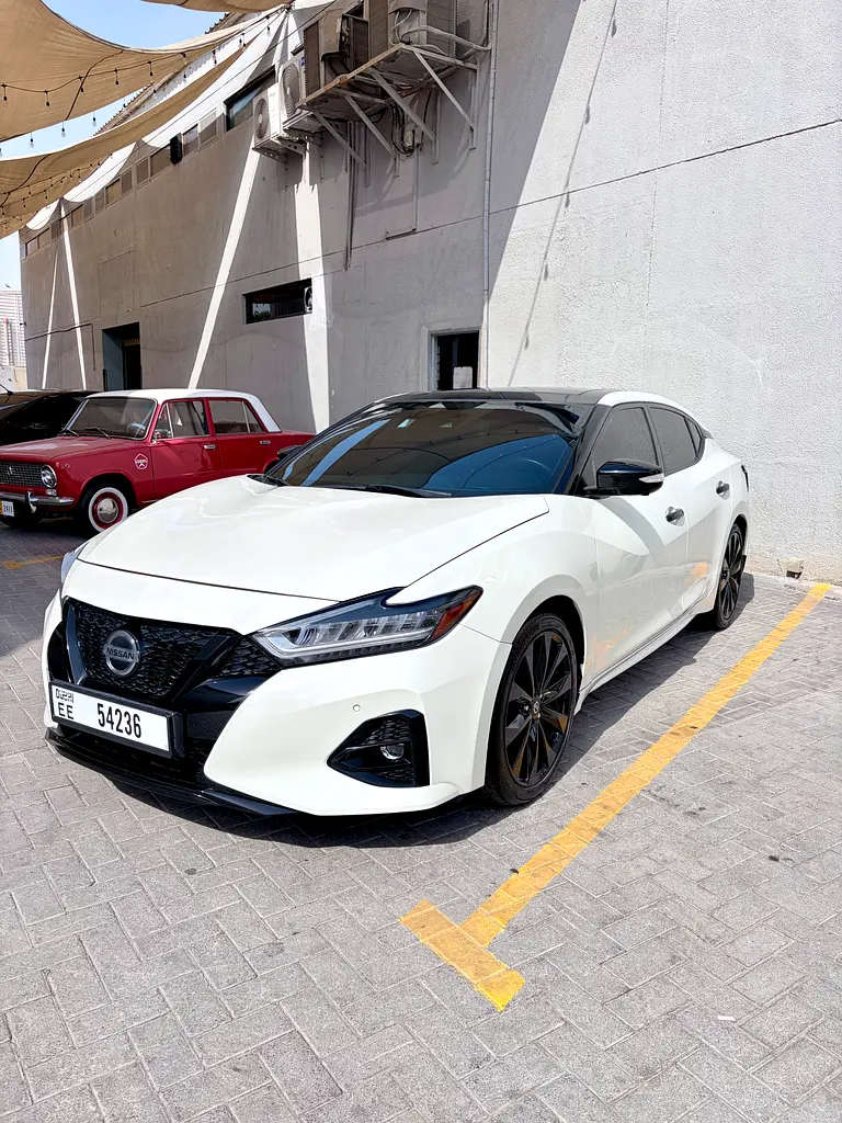 Nissan Maxima 2021 — photo 1 of 11