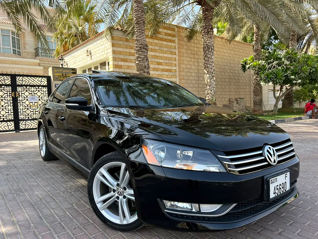 Volkswagen Passat 2014 — photo 1 of 7