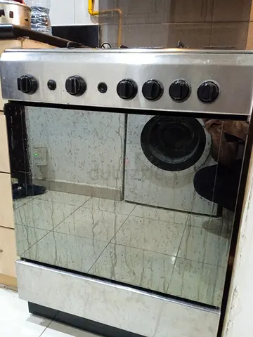 Used freestanding gas oven with four burners and oven