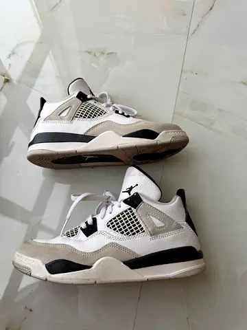Air Jordan 4 Retro Military Black (White/Black Sneakers - Preowned) Size 1.5 UK