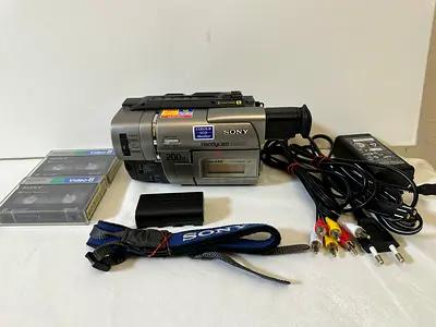 (For playing Video8/Hi8 Cassettes) + (Recording NightShot footage) Sony Handycam CCD-TRV48E PAL
