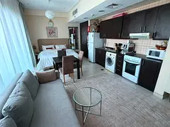 Bright &amp; Modern Studio | Steps from Marina Walk &amp; Beach