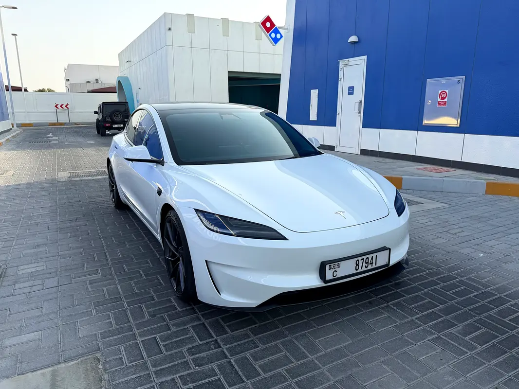 Tesla Model 3 2024 — photo 1 of 7