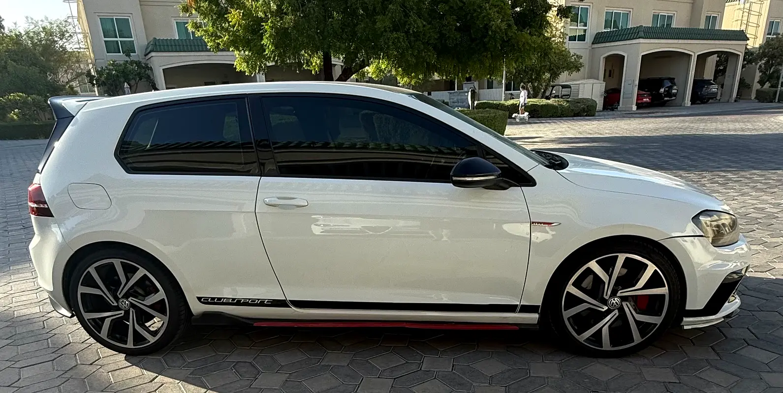 Volkswagen Golf 2017 — photo 1 of 9