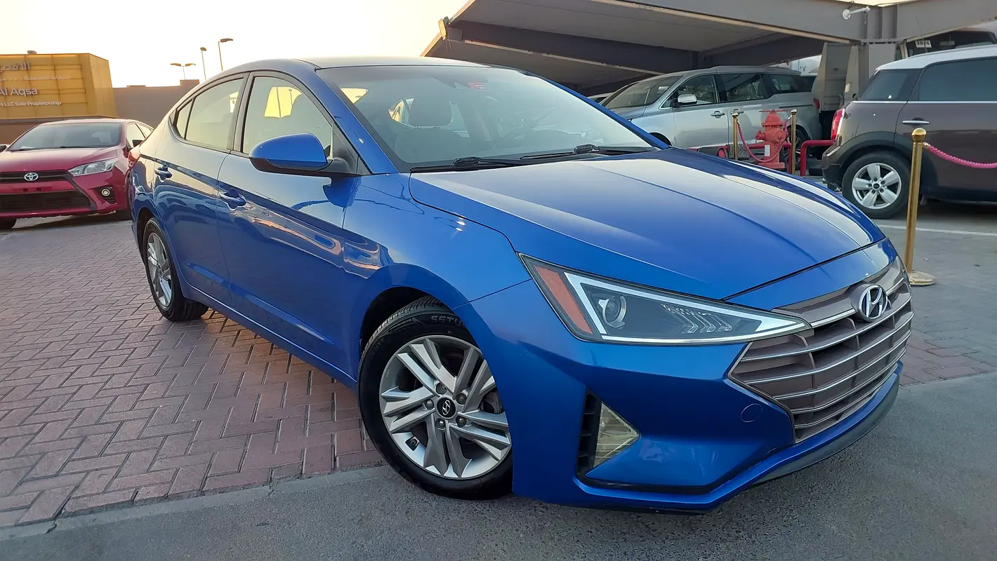 Hyundai Elantra 2020 — photo 1 of 19