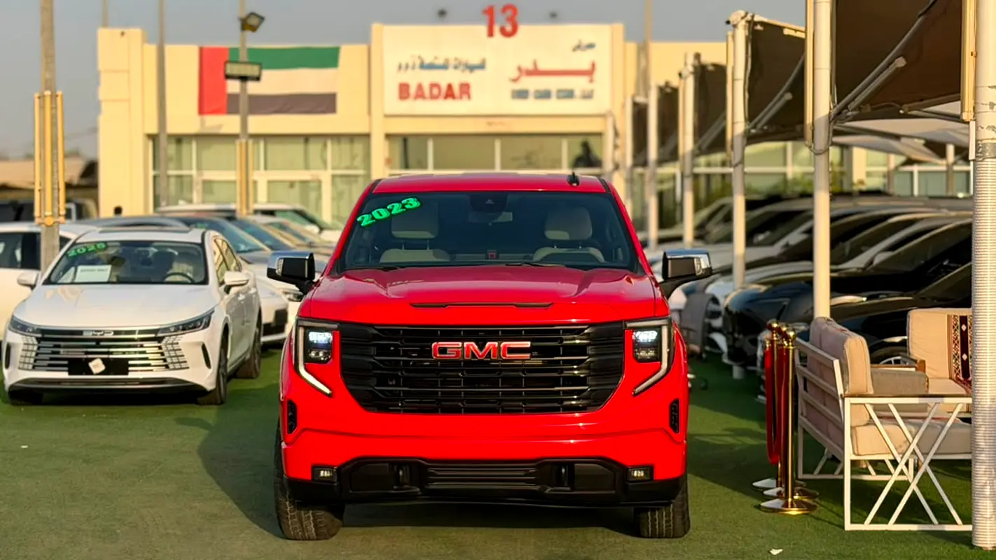 GMC Sierra 2023 — photo 1 of 14