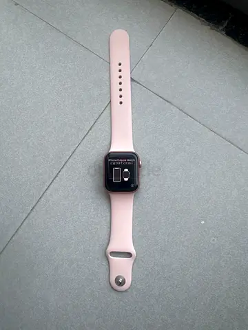 Apple watch series 5 (2019) for sale, 40mm aluminum