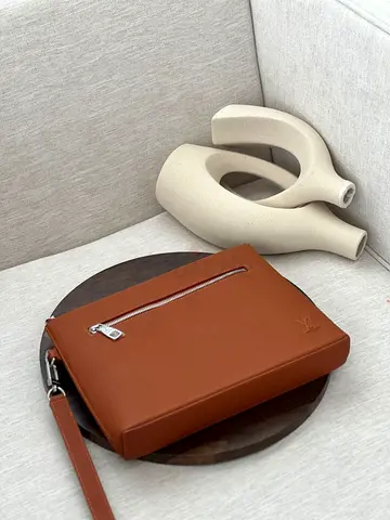 Louis Vuitton takeoff pouch