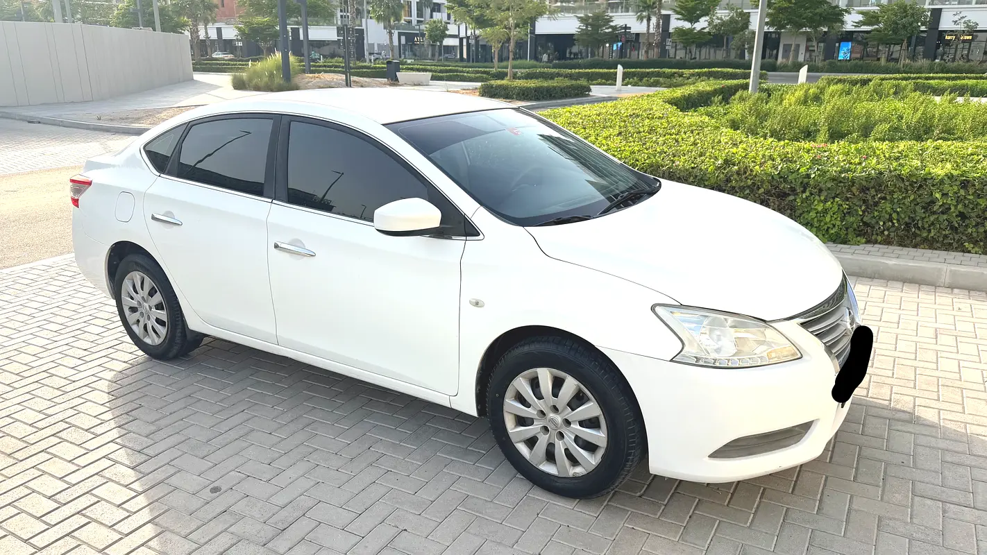 Nissan Sentra 2019 — photo 1 of 14