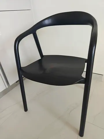 6 pieces Modern Black Plastic Dining/Side Chair - Good Condition