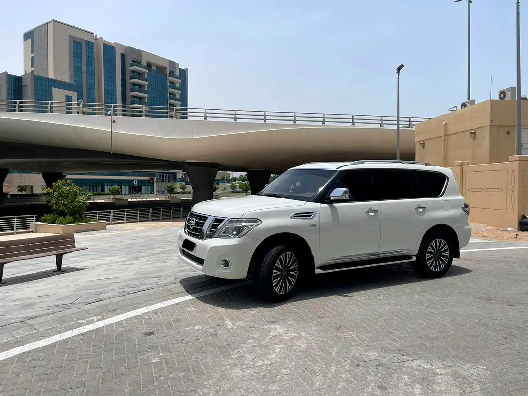 Nissan Patrol 2016 — photo 1 of 15