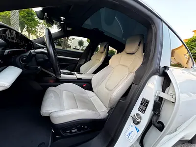 2021 Porsche TAYCAN 照片 11