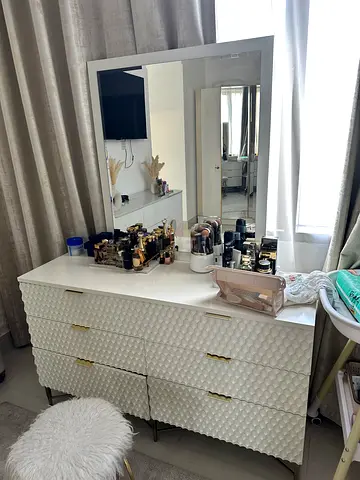 Dressing table