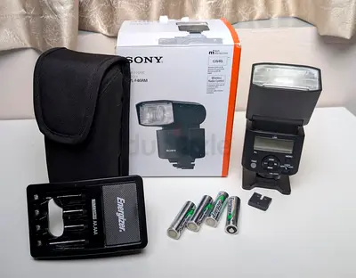 📸 Sony HVL-F46RM Flash  Power Kit  ​Sony HVL-F46RM Flash: With box.  ​🔋 Power: Charger and 4 rech