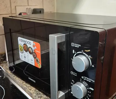 Kenwood Countertop Microwave - Excellent  Condition