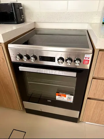 Beko freestanding electric cooker with ceramic hob - good condition