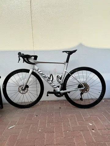 Aerodynamic road bike