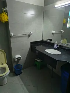 Master bed room available for rent for executive bachelor or working couples