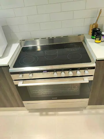 Siemens top electric cooker 90x60 cm latest model neat and clean good condition