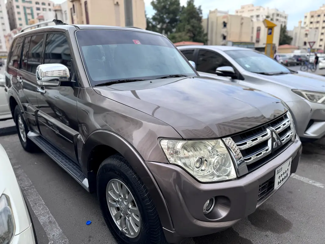 Mitsubishi Pajero 2014 — photo 1 of 8