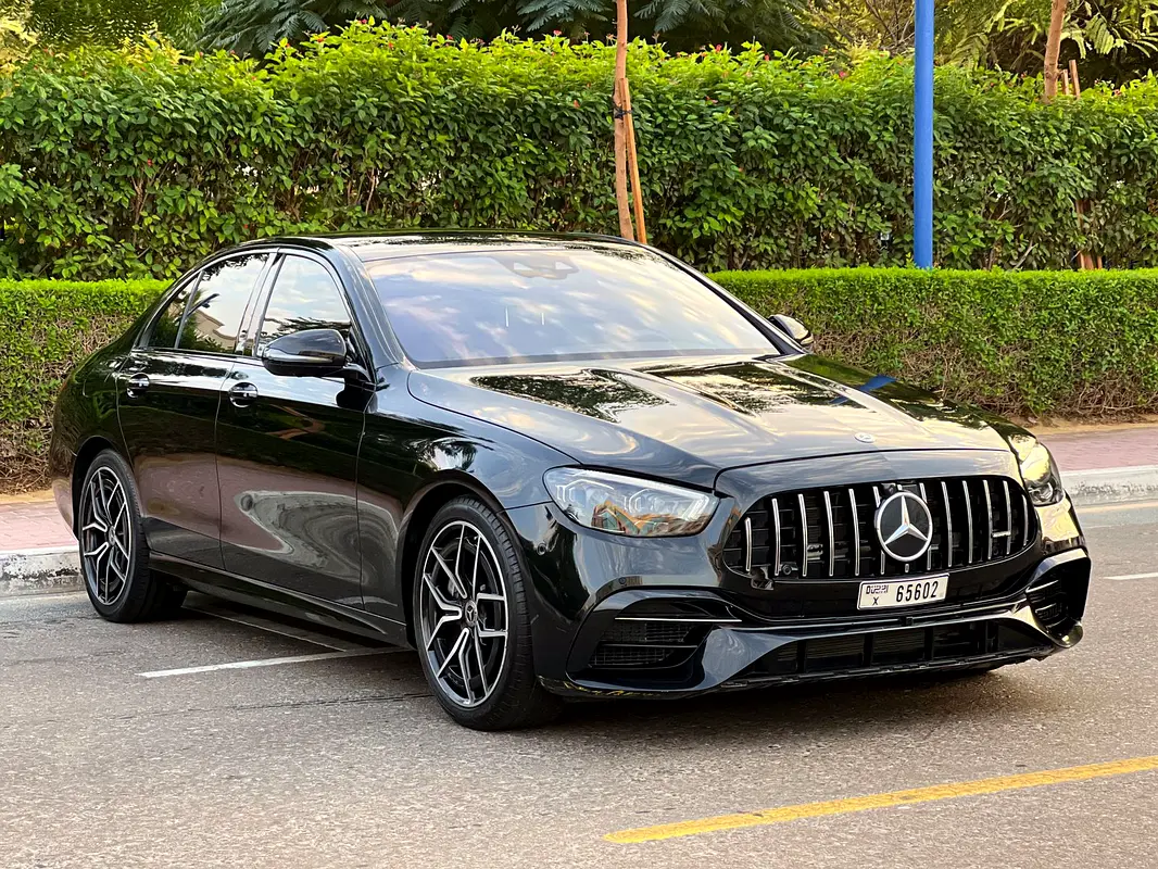 Mercedes-Benz E-Class 2021 — photo 1 of 9