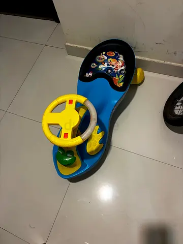 Baby swing vehicle