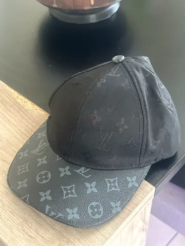 Lv hat 25 fake